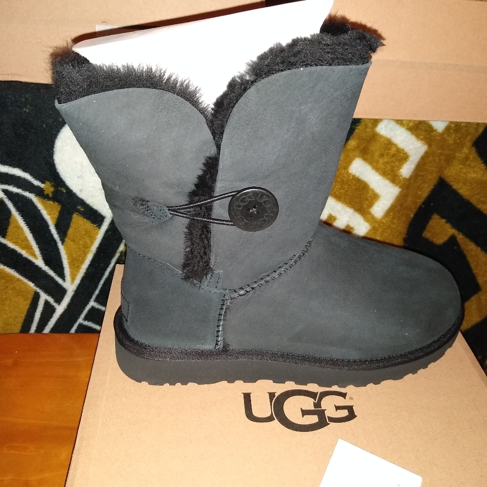 Sale! Ugg Bailey Button ii
